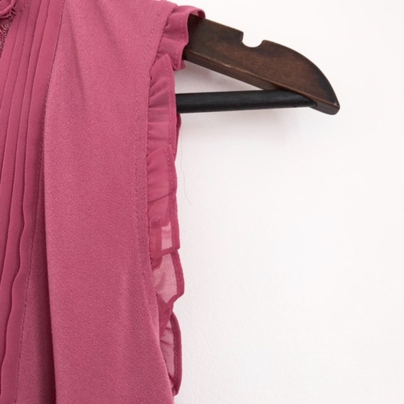 Express Tie Neck Sleeveless Blouse - Picture 8 of 13